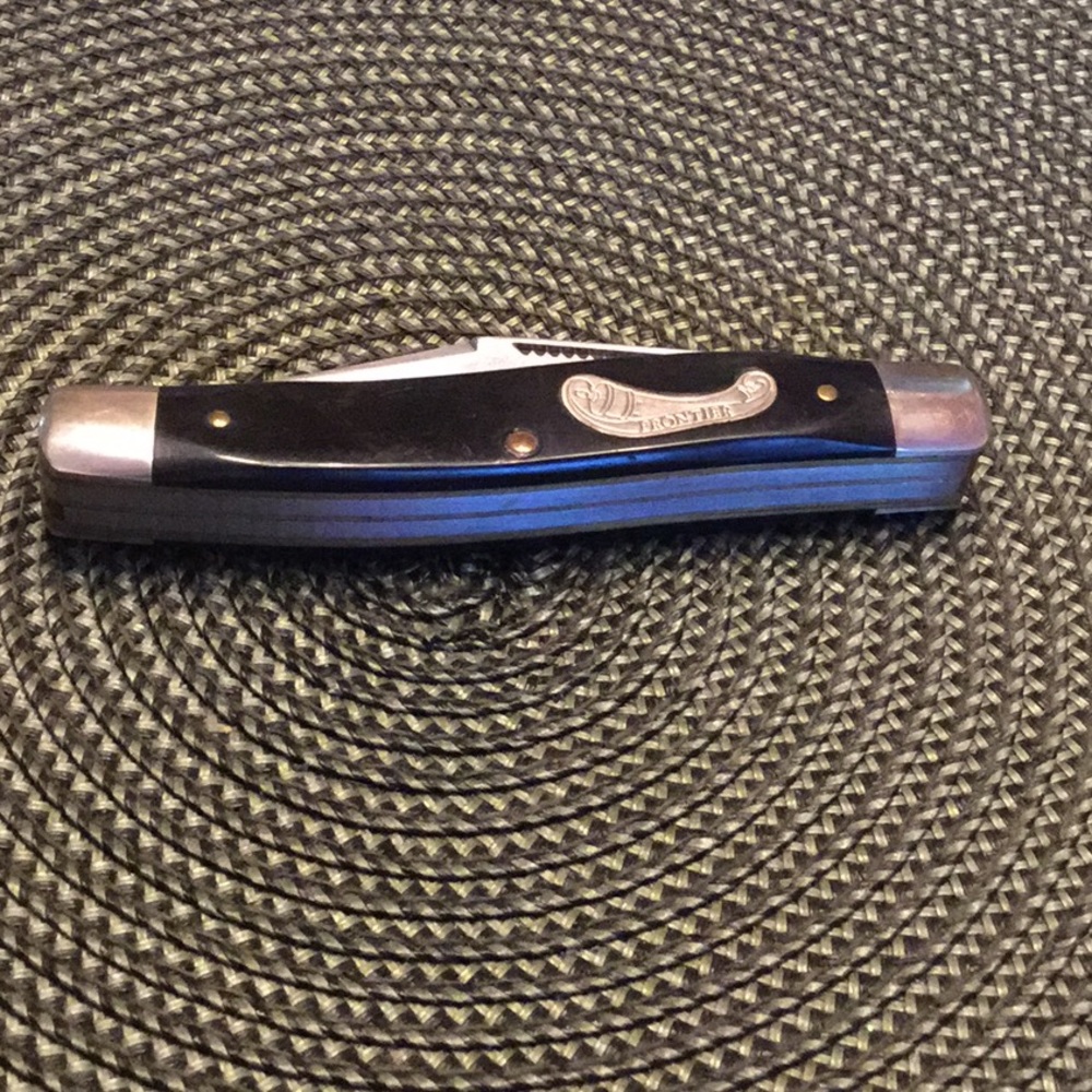 Vintage “TheFrontier Series” Pocketknife
